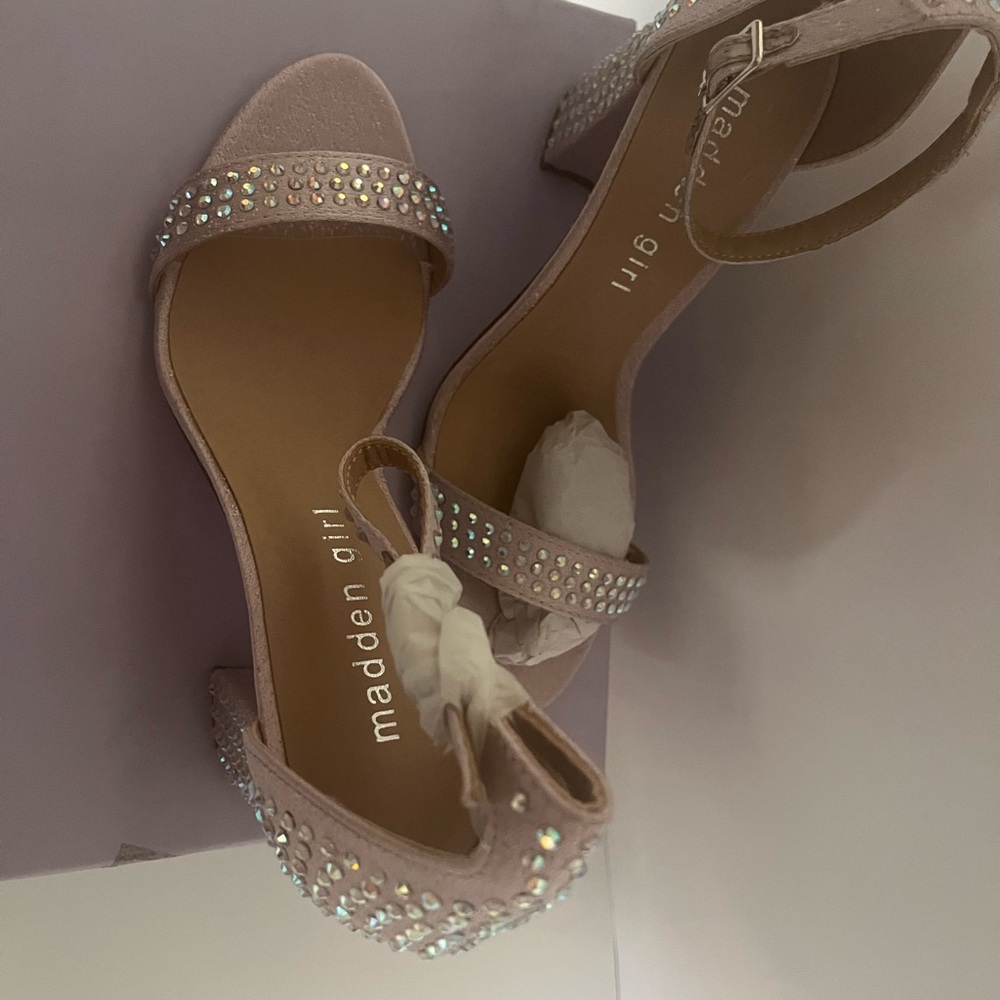 Madden girl Beella-1 lavenders open toe heels